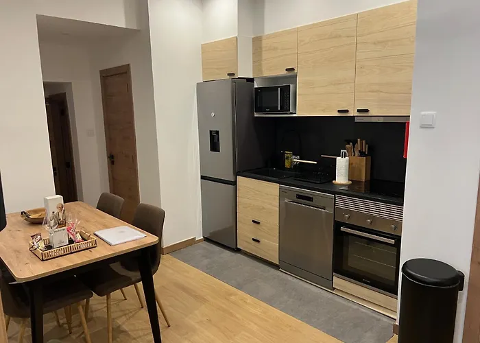 Francisca House * 加亚新城